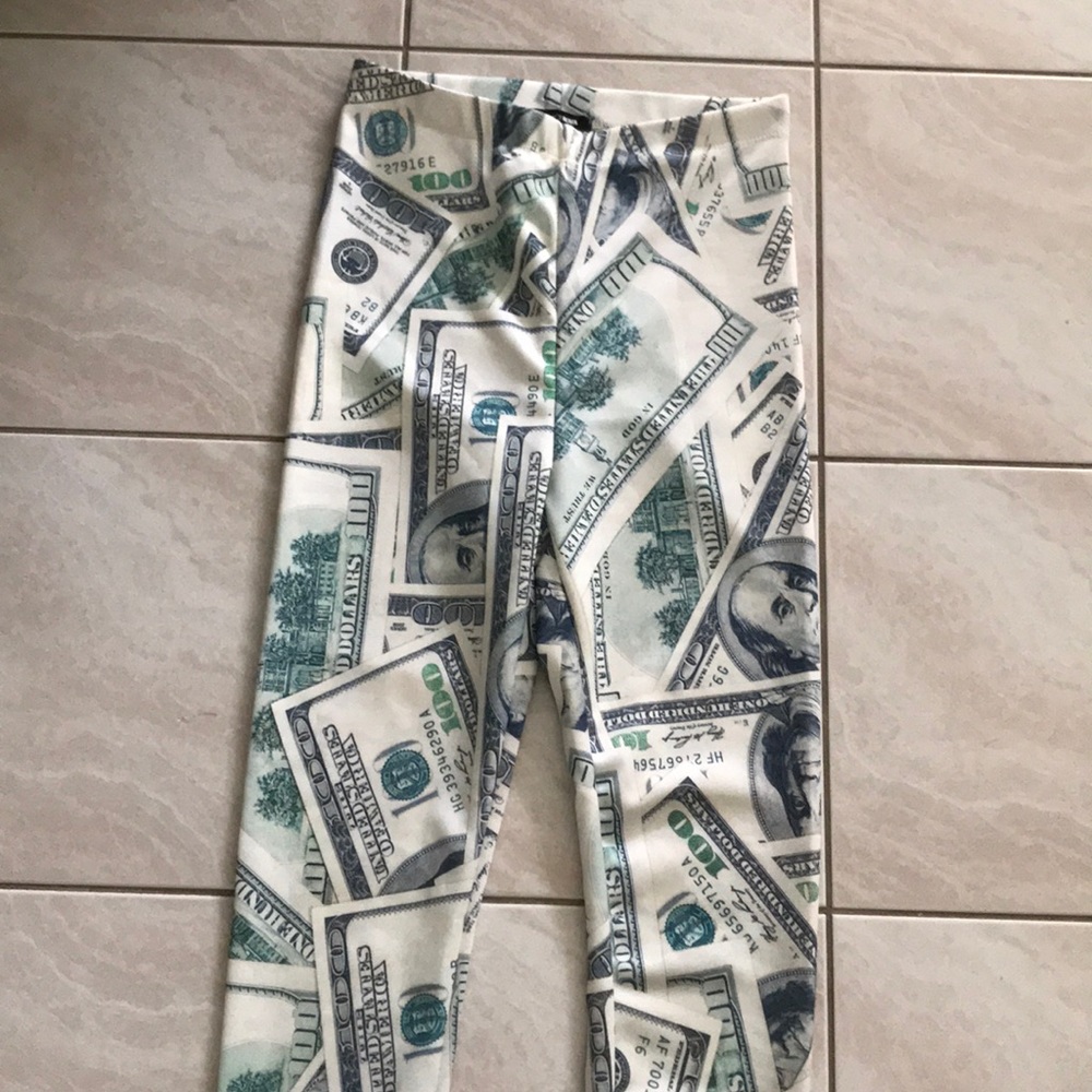 “Cash flow” outfit
